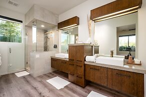 Lone Mountain Casita 1 Bedroom Home by RedAwning