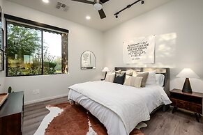 Lone Mountain Casita 1 Bedroom Home by RedAwning