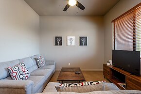 Lone Mountain Casita 1 Bedroom Home by RedAwning