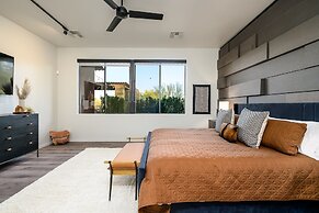 Lone Mountain Casita 1 Bedroom Home by RedAwning