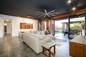 Lone Mountain Casita 1 Bedroom Home by RedAwning