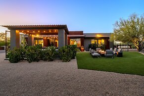 Lone Mountain Casita 1 Bedroom Home by RedAwning