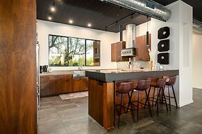 Lone Mountain Casita 1 Bedroom Home by RedAwning