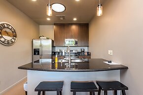 Lone Mountain Casita 1 Bedroom Home by RedAwning