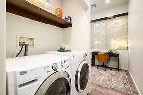 Lone Mountain Casita 1 Bedroom Home by RedAwning