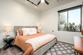 Lone Mountain Casita 1 Bedroom Home by RedAwning