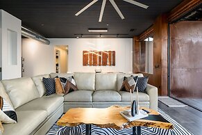 Lone Mountain Casita 1 Bedroom Home by RedAwning