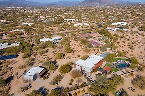 Lone Mountain Casita 1 Bedroom Home by RedAwning