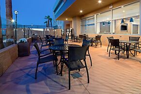 Holiday Inn Express & Suites Palm Desert -  Millennium by IHG