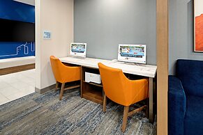 Holiday Inn Express & Suites Palm Desert -  Millennium by IHG