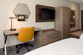 Holiday Inn Express & Suites Palm Desert -  Millennium by IHG