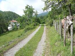 Casa Pastano, Stunning Farmhouse in Italian Hills