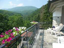 Casa Pastano, Stunning Farmhouse in Italian Hills
