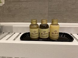 Newpointe Luxury Serviced Apartment at the Atrium