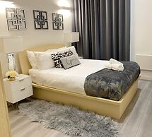 Newpointe Luxury Serviced Apartment at the Atrium