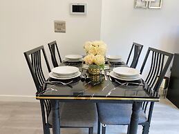 Newpointe Luxury Serviced Apartment at the Atrium