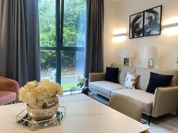 Newpointe Luxury Serviced Apartment at the Atrium