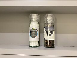 Newpointe Luxury Serviced Apartment at the Atrium