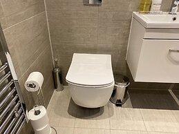 Newpointe Luxury Serviced Apartment at the Atrium