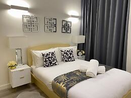Newpointe Luxury Serviced Apartment at the Atrium