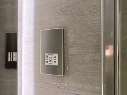 Newpointe Luxury Serviced Apartment at the Atrium