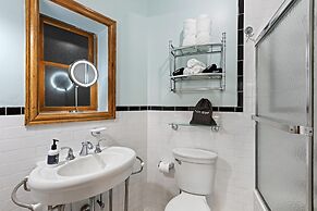 The Historic Blue Moon Hotel - NYC