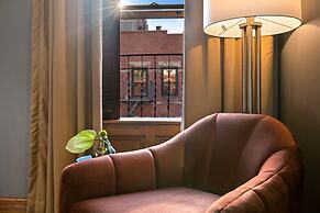 The Historic Blue Moon Hotel - NYC