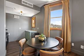 The Historic Blue Moon Hotel - NYC