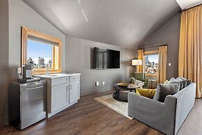 The Historic Blue Moon Hotel - NYC