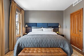 The Historic Blue Moon Hotel - NYC