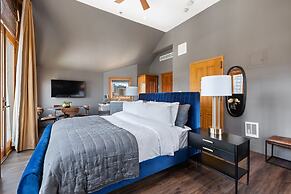 The Historic Blue Moon Hotel - NYC