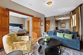 The Historic Blue Moon Hotel - NYC