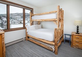 Highlands Slopeside #221 3 Bedroom Condo by RedAwning