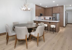 Highlands Slopeside #221 3 Bedroom Condo by RedAwning