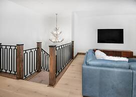 Highlands Slopeside #221 3 Bedroom Condo by RedAwning