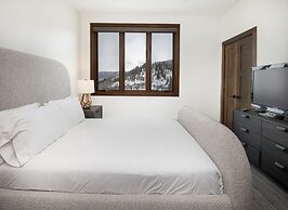 Highlands Slopeside #221 3 Bedroom Condo by RedAwning