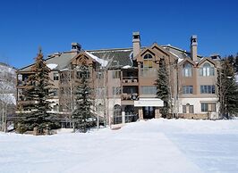 Highlands Slopeside #221 3 Bedroom Condo by RedAwning