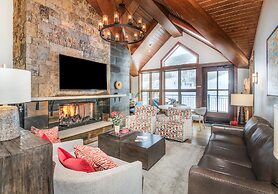 Highlands Slopeside #221 3 Bedroom Condo by RedAwning