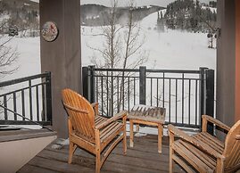 Highlands Slopeside #221 3 Bedroom Condo by RedAwning