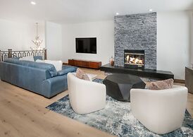 Highlands Slopeside #221 3 Bedroom Condo by RedAwning