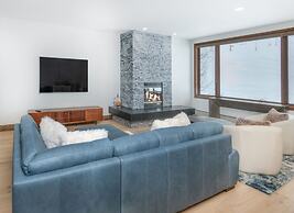 Highlands Slopeside #221 3 Bedroom Condo by RedAwning