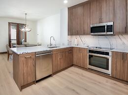 Highlands Slopeside #221 3 Bedroom Condo by RedAwning
