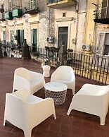 H Hostel Friendly Accommodation