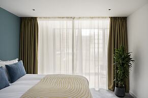 Cove Landmark Pinnacle