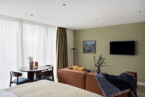 Cove Landmark Pinnacle