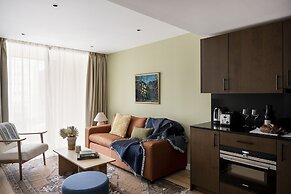 Cove Landmark Pinnacle