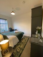 Stunning 4-bed House in Derby