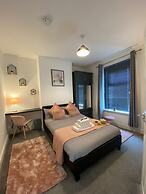 Stunning 4-bed House in Derby