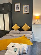 Stunning 4-bed House in Derby