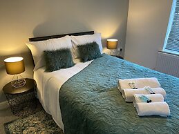 Stunning 4-bed House in Derby